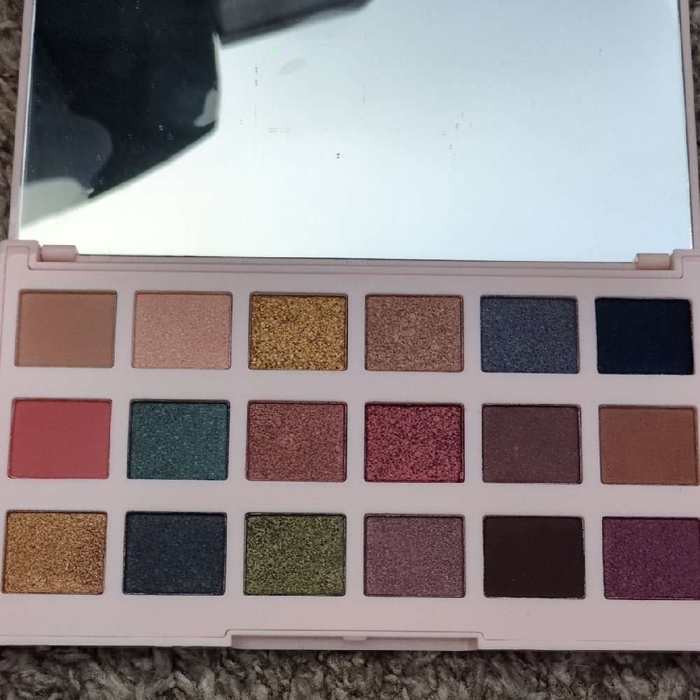 Ciate London The Editor Eyeshadow Palette with Gold and Pink Shades
